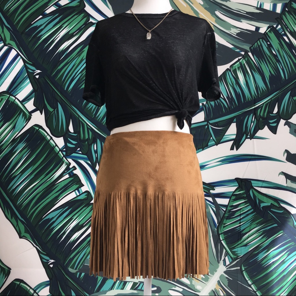 🎡FESTIVAL READY!🎡 NWT Faux Suede Fringe Skirt